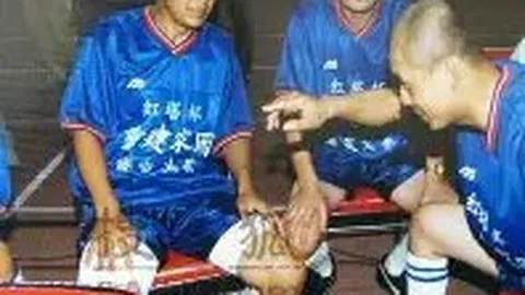 爵士险赢鹈鹕一役，博格丹独得35分，莺歌三双表现引争议